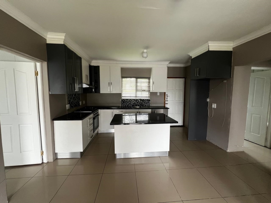 8 Bedroom Property for Sale in Abbotsford Eastern Cape